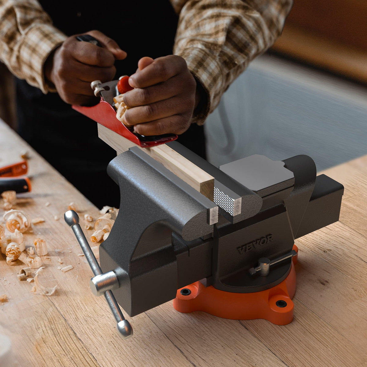 VEVOR 6inch Bench Vise W Anvil Swivel Locking Base Heavy Duty Ductile Iron