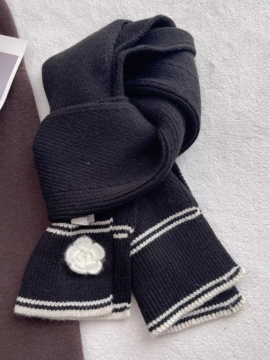 Contrast Trim Knitted Scarf with Camellia Decorn
